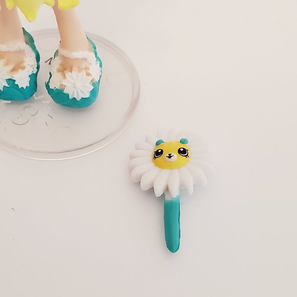 Happy Places Shopkins Season 2 Doll  Daisy Petals - Picture 5 of 5